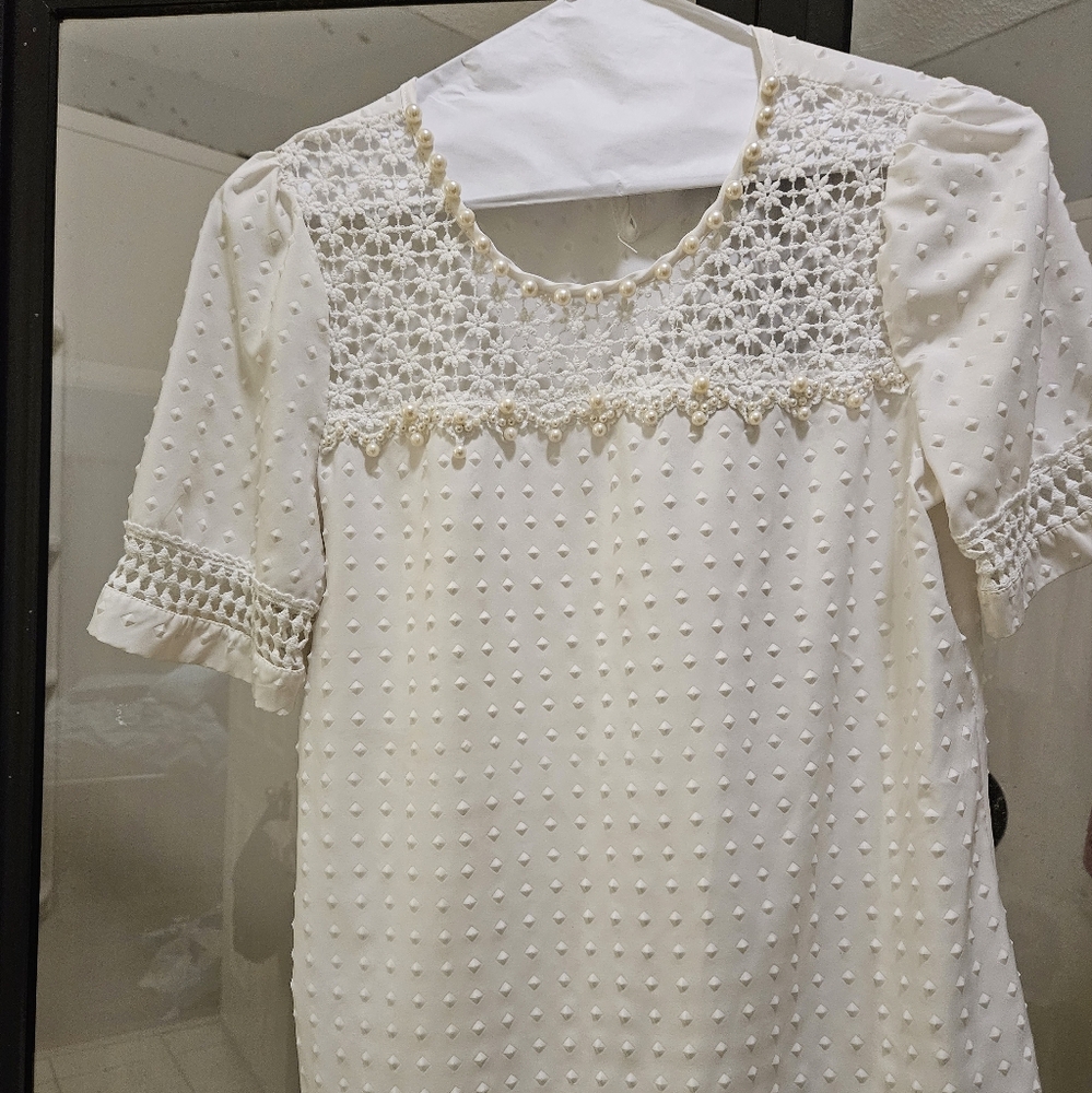 Cream colored blouse 👚 with pearls.